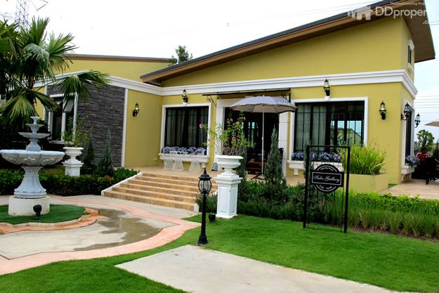 Golden Town On Nut  Pattanakarn